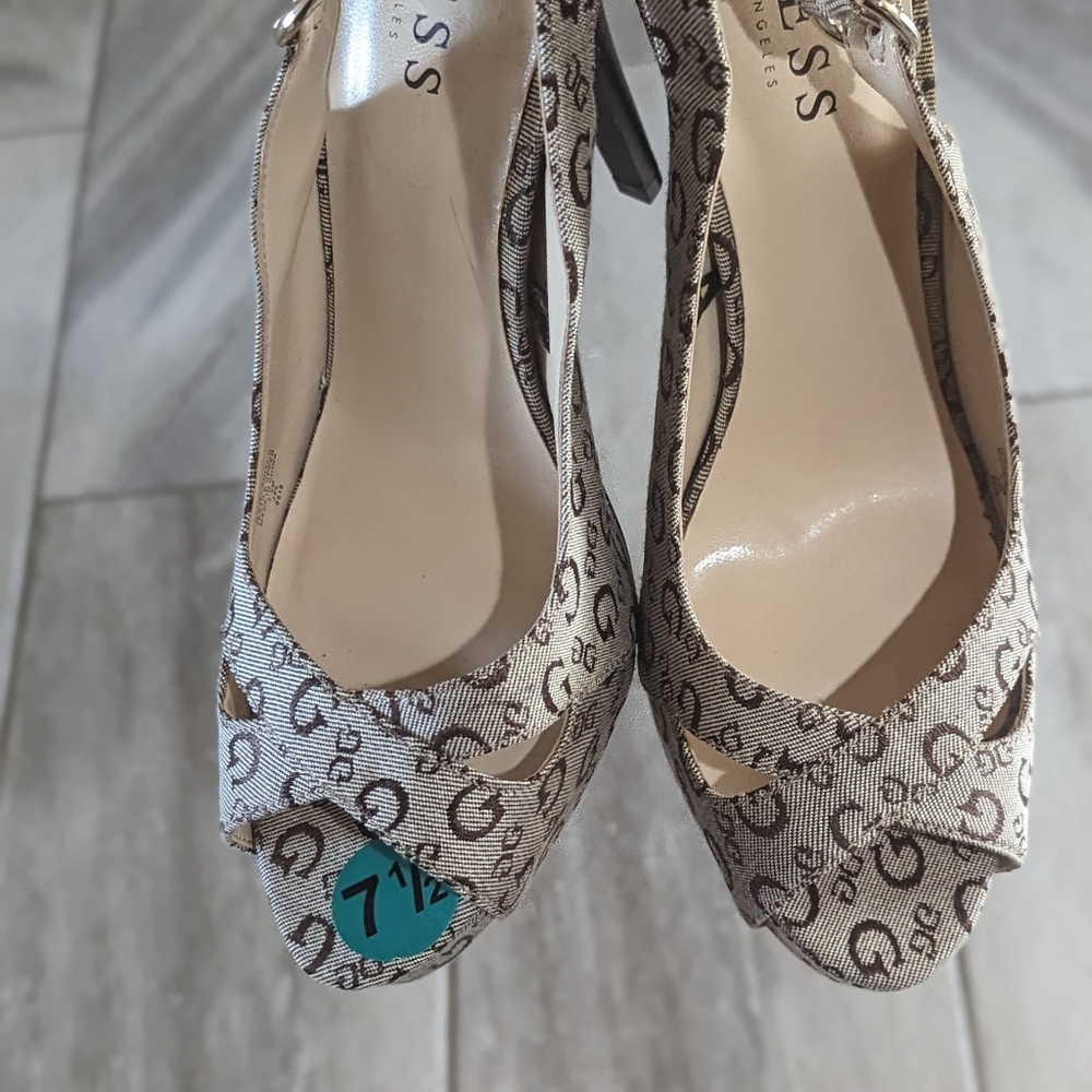GUESS High heels Beautiful NEW size 7.5 runs small like 7 - Picture 3 of 8
